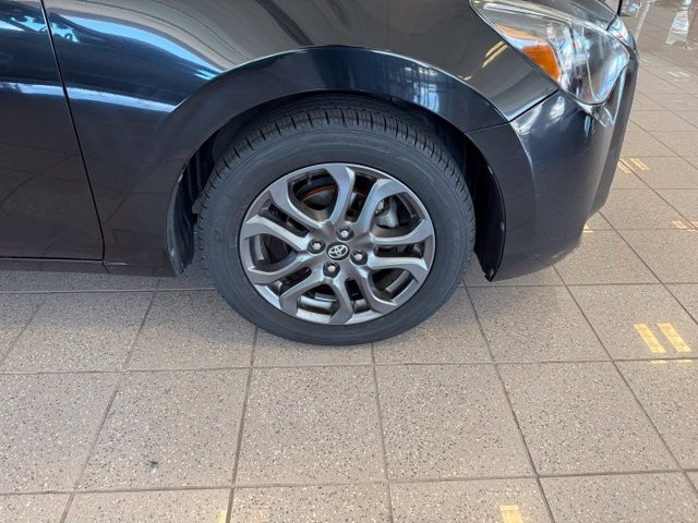 Toyota Yaris Sedan Vehicle Full-screen Gallery Image 10