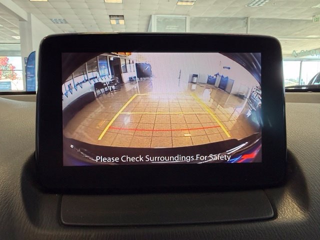 Toyota Yaris Sedan Vehicle Full-screen Gallery Image 14