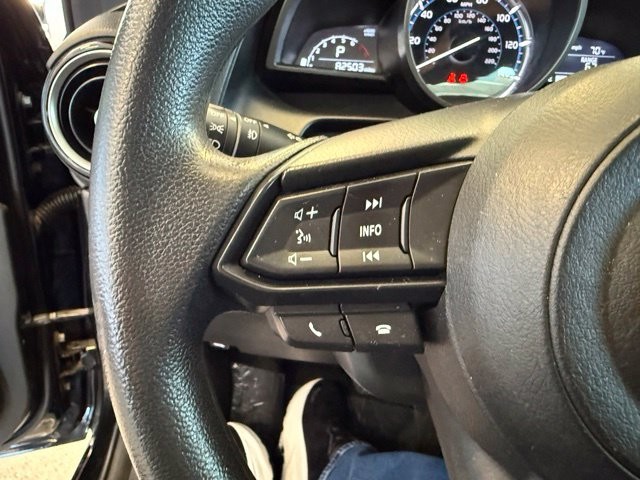 Toyota Yaris Sedan Vehicle Full-screen Gallery Image 16