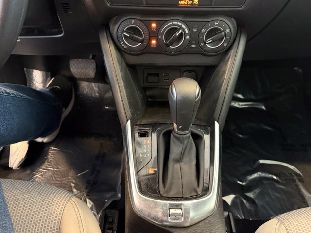 Toyota Yaris Sedan Vehicle Full-screen Gallery Image 17