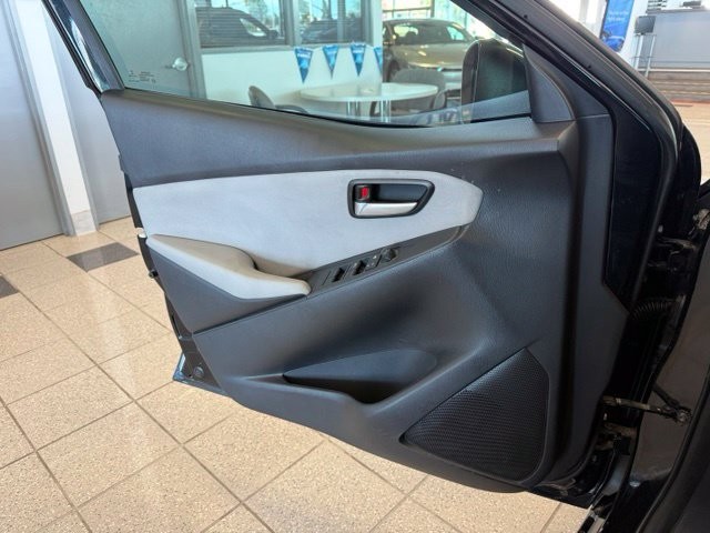Toyota Yaris Sedan Vehicle Full-screen Gallery Image 20