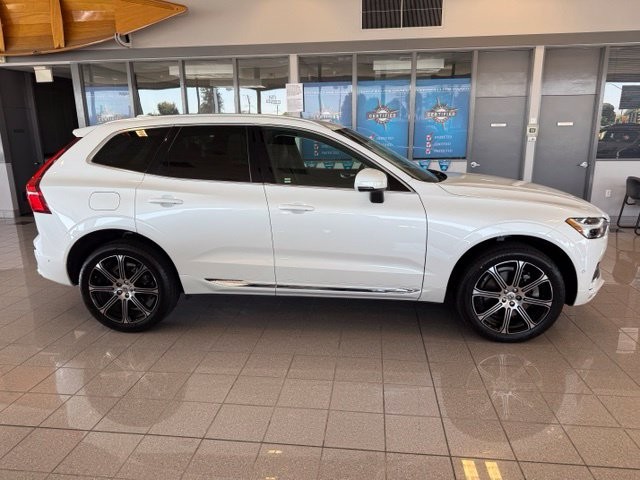Volvo XC60 Vehicle Full-screen Gallery Image 03