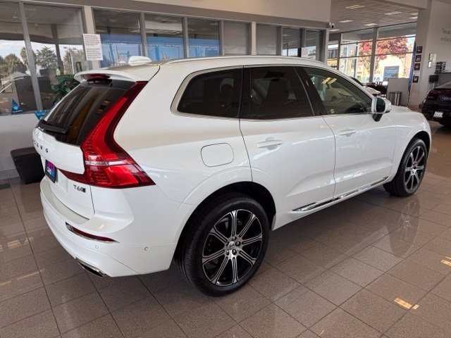 Volvo XC60 Vehicle Full-screen Gallery Image 04