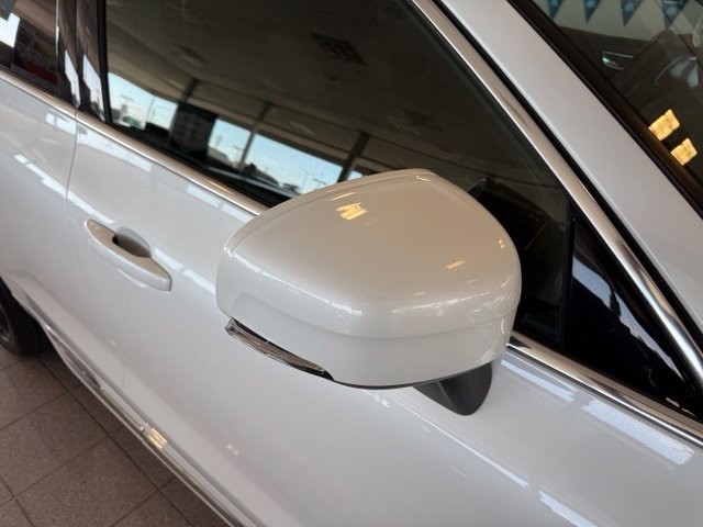 Volvo XC60 Vehicle Full-screen Gallery Image 12