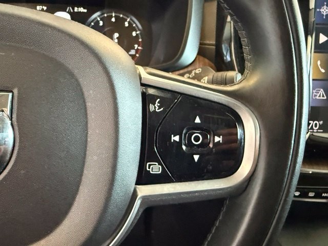 Volvo XC60 Vehicle Full-screen Gallery Image 17