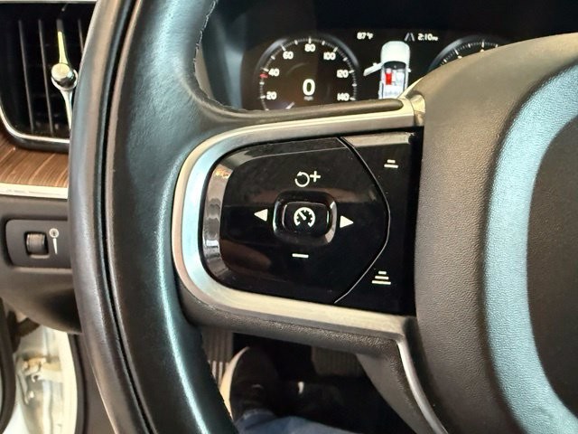 Volvo XC60 Vehicle Full-screen Gallery Image 18