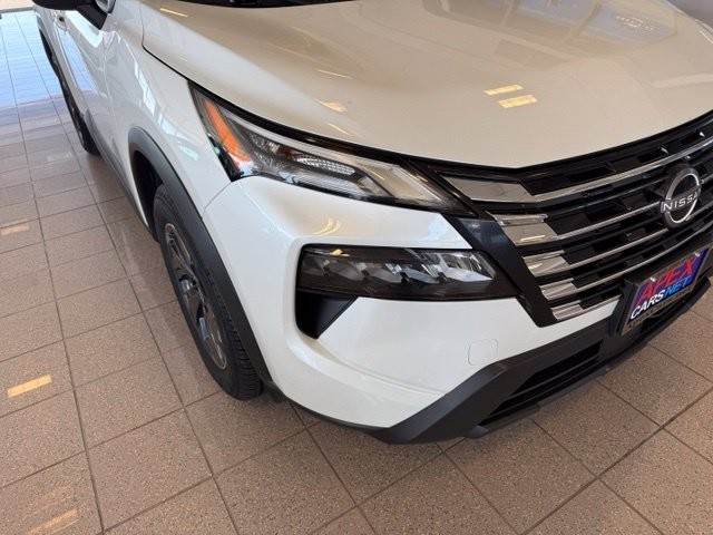 Nissan Rogue Vehicle Full-screen Gallery Image 09