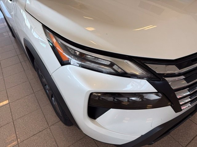 Nissan Rogue Vehicle Full-screen Gallery Image 10
