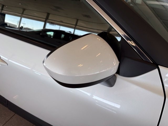 Nissan Rogue Vehicle Full-screen Gallery Image 12