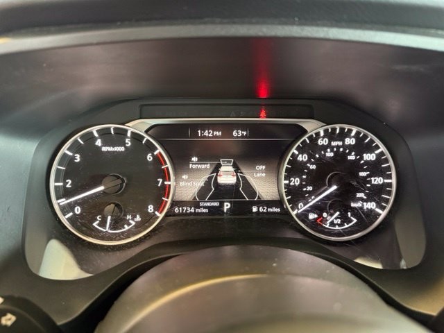 Nissan Rogue Vehicle Full-screen Gallery Image 14