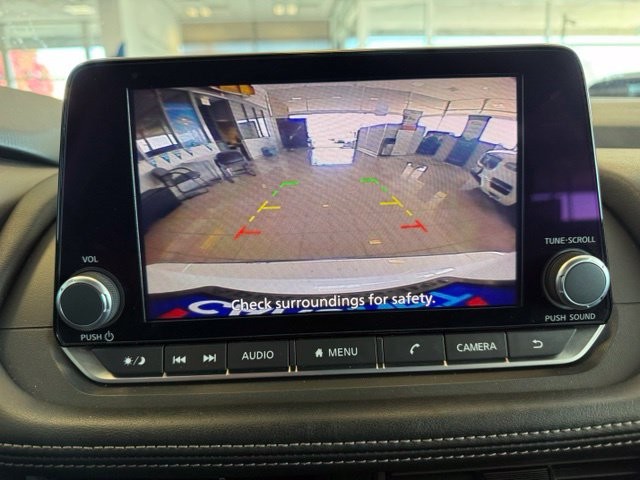Nissan Rogue Vehicle Full-screen Gallery Image 15