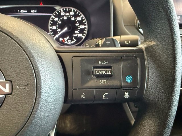 Nissan Rogue Vehicle Full-screen Gallery Image 18
