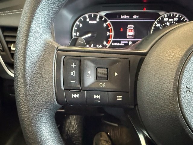 Nissan Rogue Vehicle Full-screen Gallery Image 19