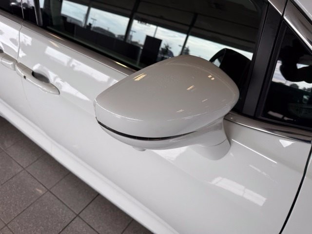 Chrysler Pacifica Vehicle Full-screen Gallery Image 12
