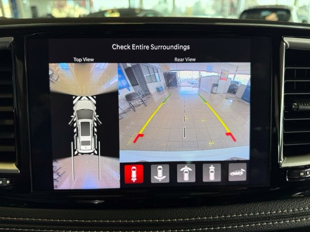 Chrysler Pacifica Vehicle Full-screen Gallery Image 16