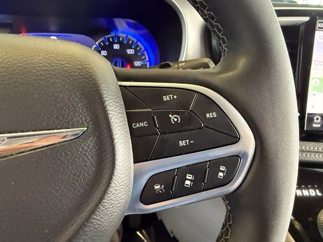 Chrysler Pacifica Vehicle Full-screen Gallery Image 18