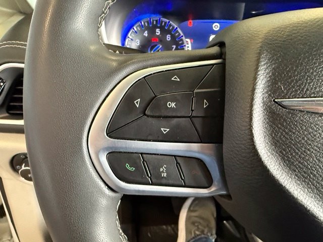 Chrysler Pacifica Vehicle Full-screen Gallery Image 19