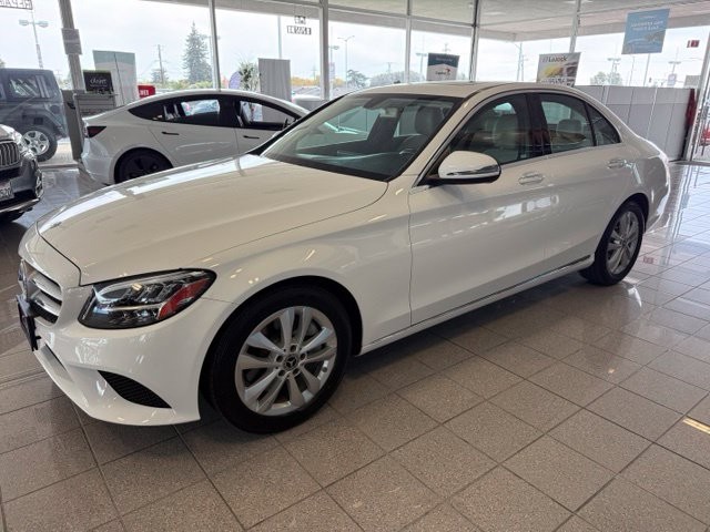 Mercedes-Benz C-Class Vehicle Full-screen Gallery Image 07
