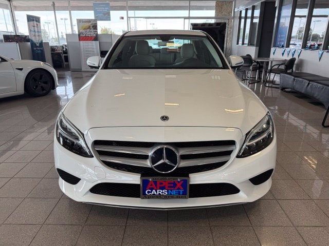 Mercedes-Benz C-Class Vehicle Full-screen Gallery Image 08