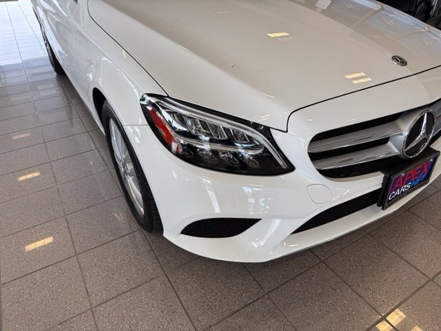 Mercedes-Benz C-Class Vehicle Full-screen Gallery Image 09