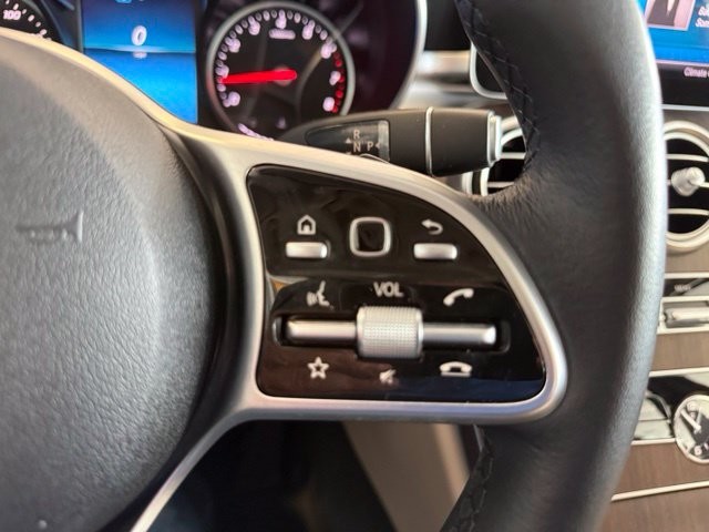 Mercedes-Benz C-Class Vehicle Full-screen Gallery Image 17