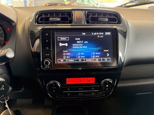 Mitsubishi Mirage G4 Vehicle Full-screen Gallery Image 16