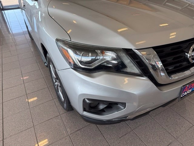 Nissan Pathfinder Vehicle Full-screen Gallery Image 09