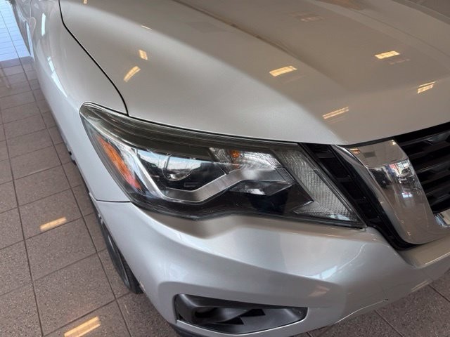 Nissan Pathfinder Vehicle Full-screen Gallery Image 10