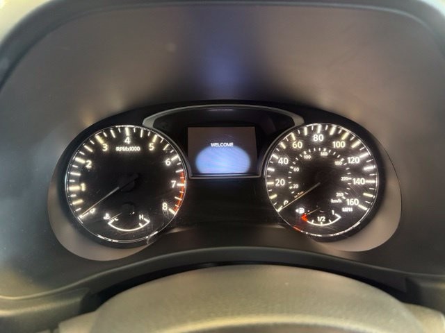 Nissan Pathfinder Vehicle Full-screen Gallery Image 13
