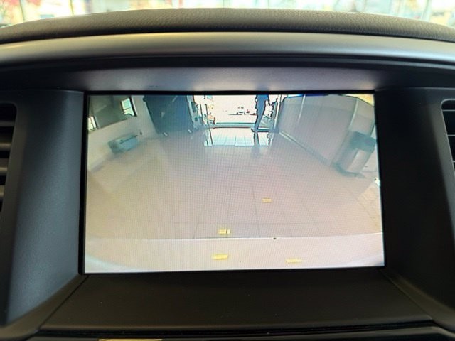 Nissan Pathfinder Vehicle Full-screen Gallery Image 14