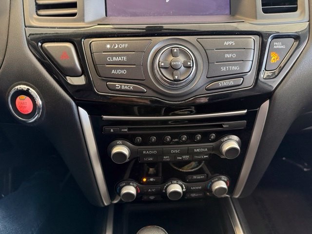 Nissan Pathfinder Vehicle Full-screen Gallery Image 15