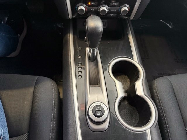 Nissan Pathfinder Vehicle Full-screen Gallery Image 16