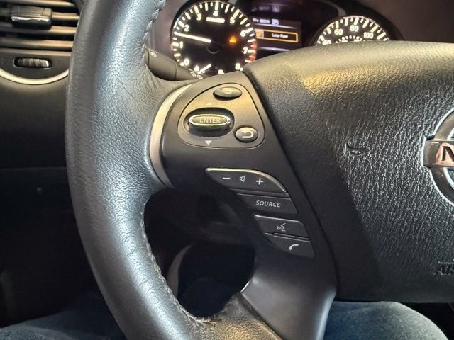 Nissan Pathfinder Vehicle Full-screen Gallery Image 18