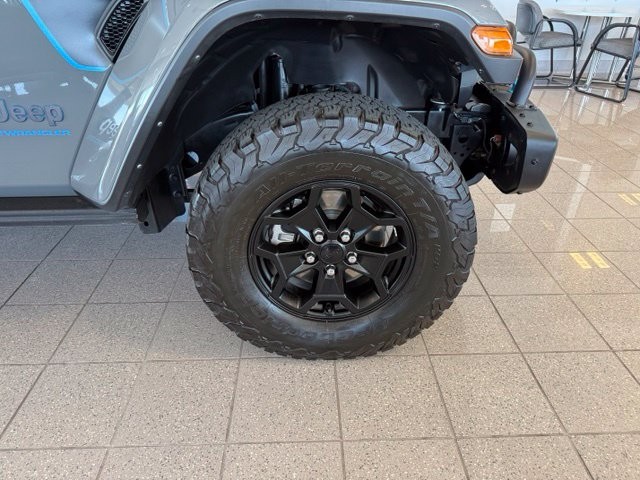Jeep Wrangler 4xe Vehicle Full-screen Gallery Image 11