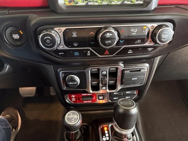Jeep Wrangler 4xe Vehicle Full-screen Gallery Image 17