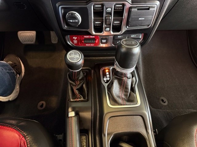 Jeep Wrangler 4xe Vehicle Full-screen Gallery Image 18