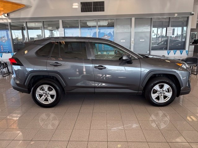 Toyota RAV4 Vehicle Full-screen Gallery Image 03