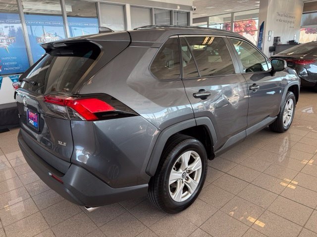 Toyota RAV4 Vehicle Full-screen Gallery Image 04
