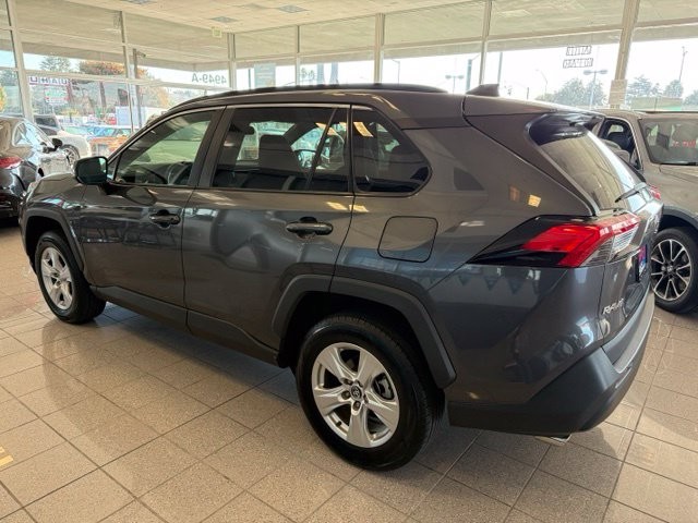 Toyota RAV4 Vehicle Full-screen Gallery Image 06