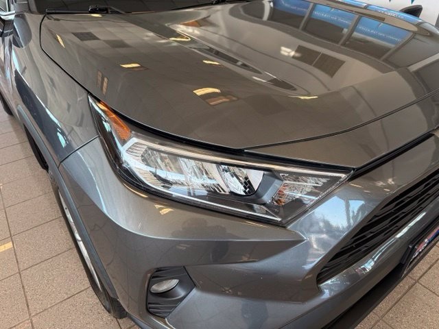 Toyota RAV4 Vehicle Full-screen Gallery Image 10