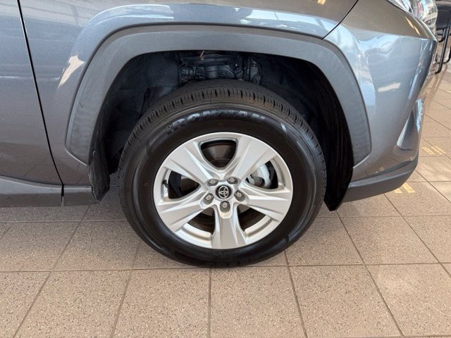 Toyota RAV4 Vehicle Full-screen Gallery Image 11