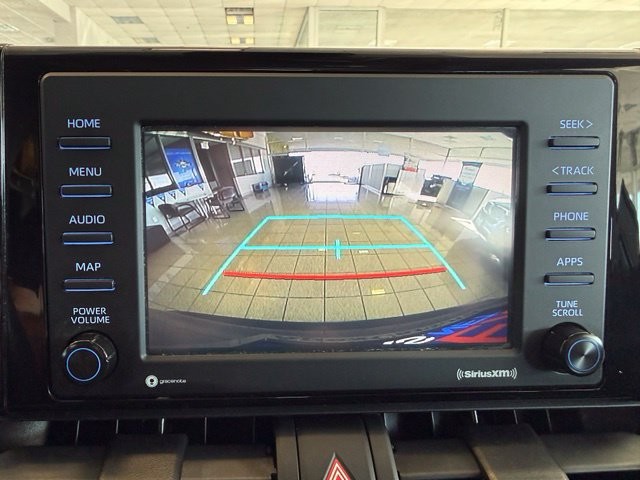 Toyota RAV4 Vehicle Full-screen Gallery Image 15