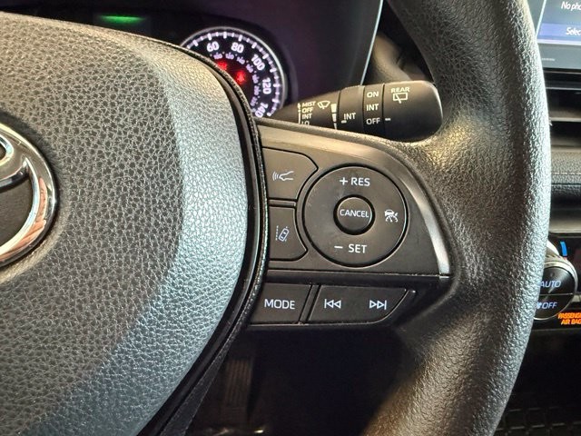 Toyota RAV4 Vehicle Full-screen Gallery Image 18