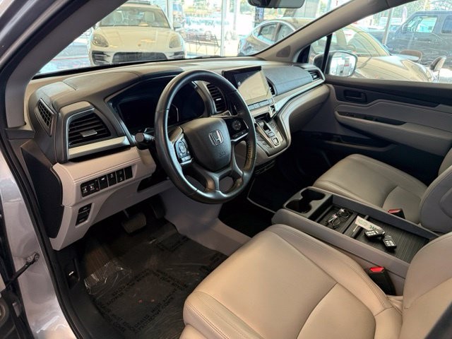 Honda Odyssey Vehicle Full-screen Gallery Image 02