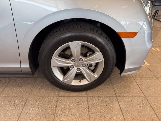 Honda Odyssey Vehicle Full-screen Gallery Image 11