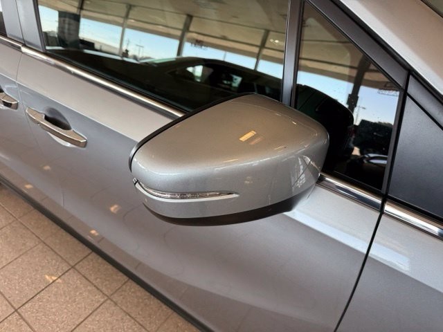 Honda Odyssey Vehicle Full-screen Gallery Image 12