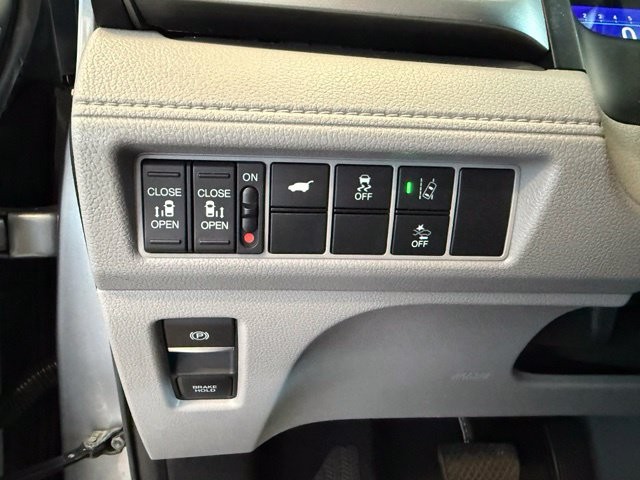 Honda Odyssey Vehicle Full-screen Gallery Image 19