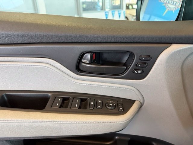 Honda Odyssey Vehicle Full-screen Gallery Image 20