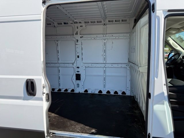 Ram ProMaster Cargo Van Vehicle Full-screen Gallery Image 17