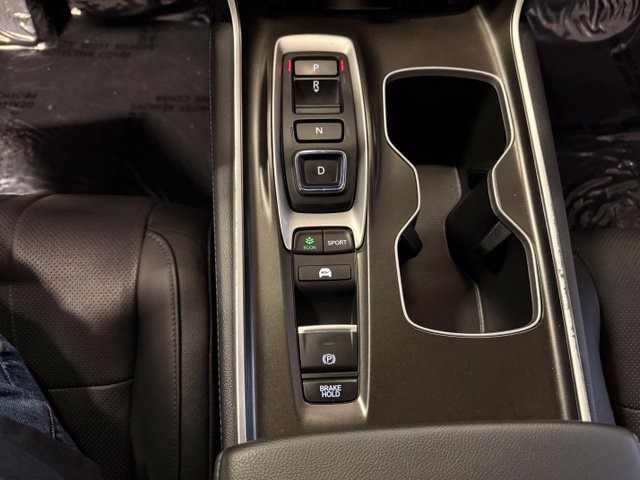 Honda Accord Hybrid Vehicle Full-screen Gallery Image 17